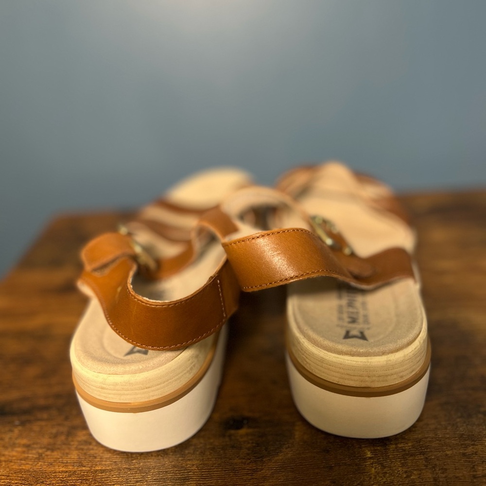 Brand New Mephisto Brown Leather Air Relax Sandals - Picture 5 of 7